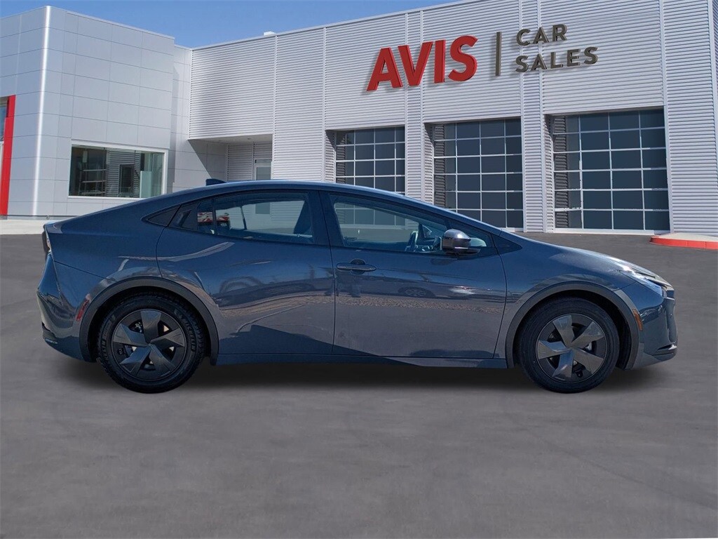 2024 Toyota Prius LE photo 4