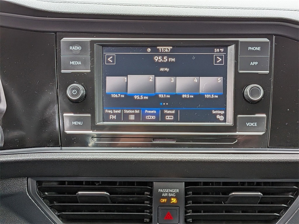 Thumbnail: 2024 Volkswagen Jetta - 17