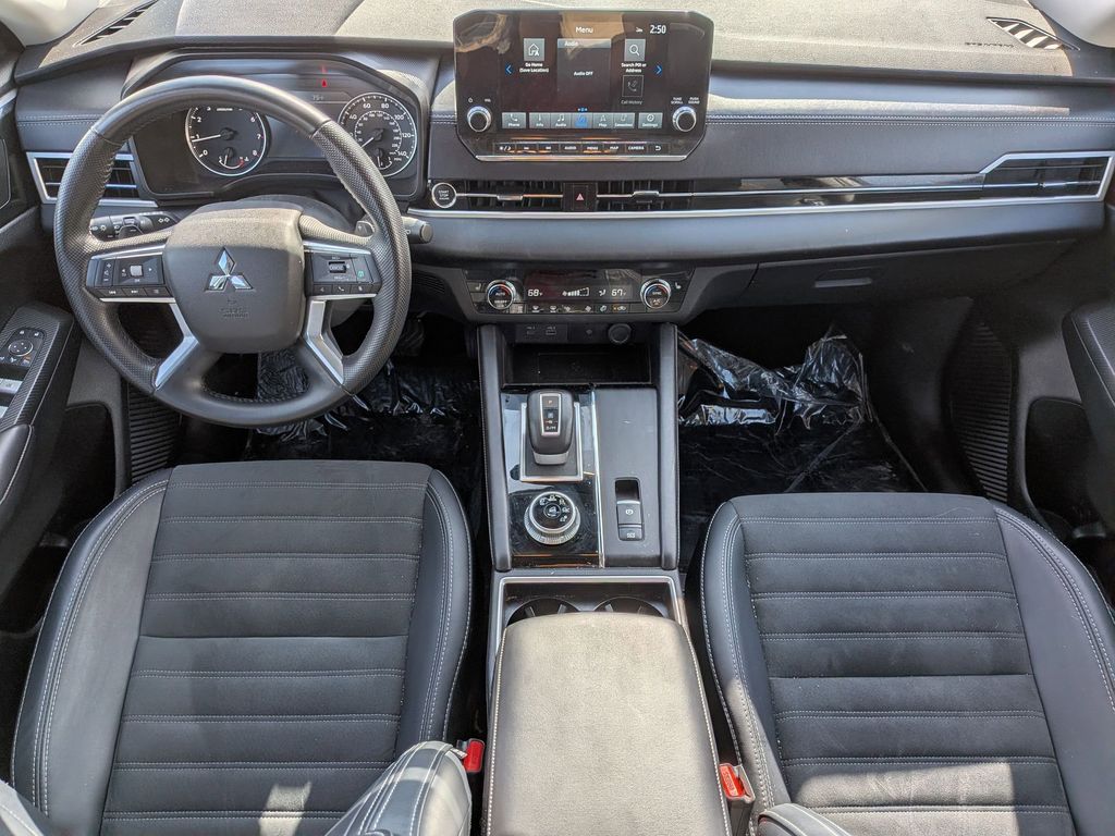 Thumbnail: 2024 Mitsubishi Outlander - 20