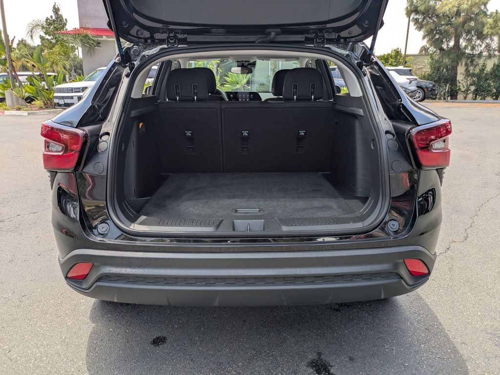2025 Chevrolet Trax LS - Photo 30