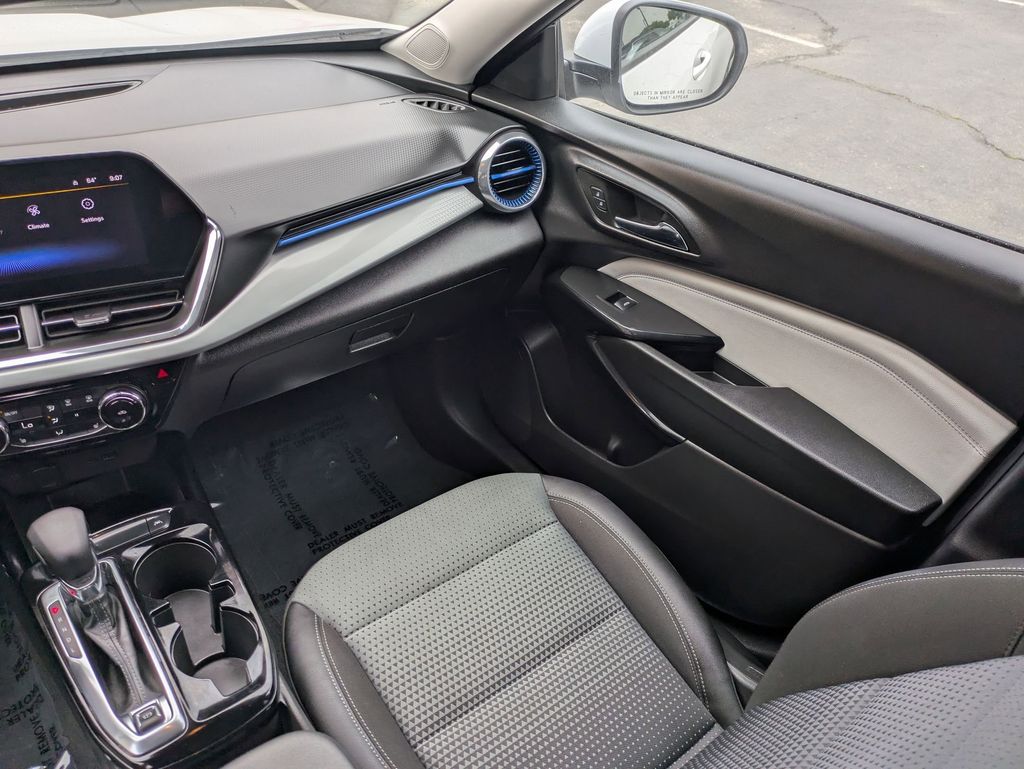 Thumbnail: 2025 Chevrolet Trax - 30