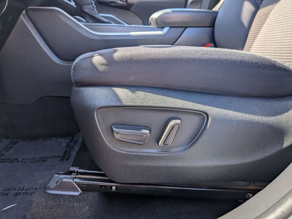 Thumbnail: 2024 Toyota Highlander - 16