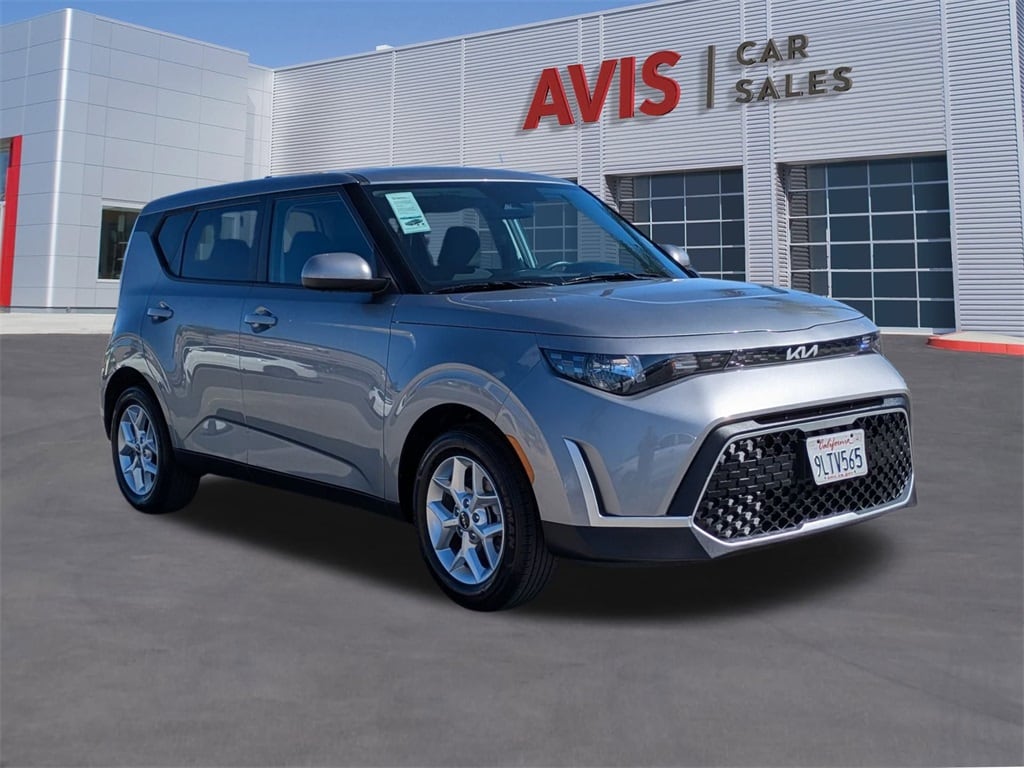 2024 Kia Soul LX photo 2