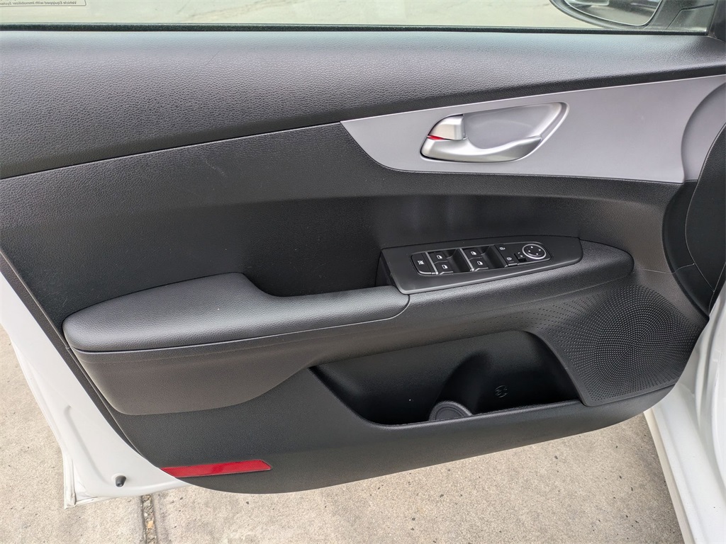 Thumbnail: 2024 Kia Forte - 11