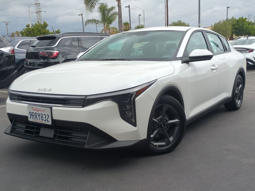 2025 Kia K4 LXS AT's photo