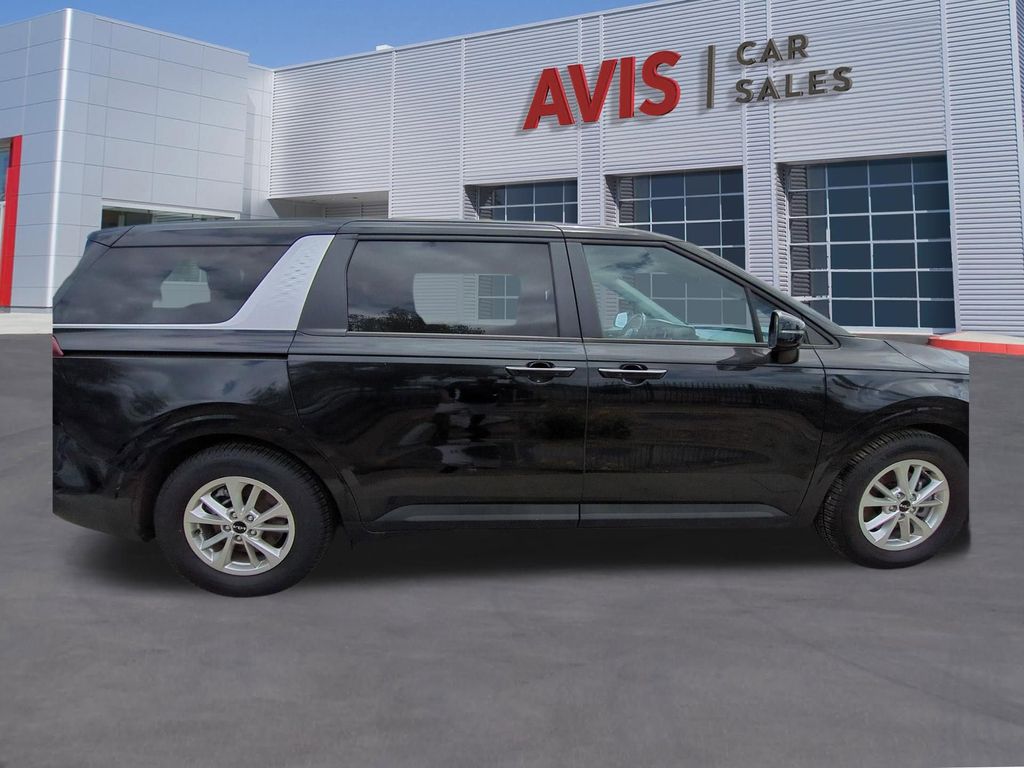 Thumbnail: 2023 Kia Carnival - 5