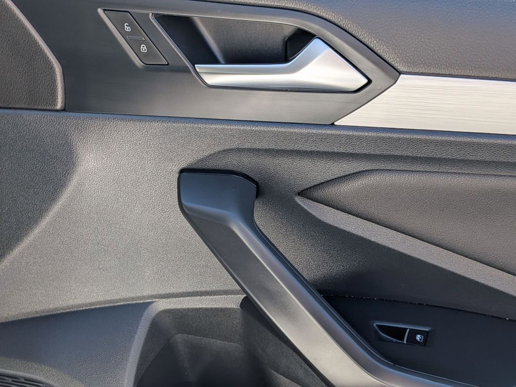 Thumbnail: 2025 Volkswagen Jetta - 32