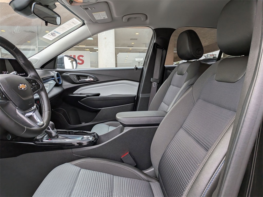 Thumbnail: 2025 Chevrolet Trax - 15