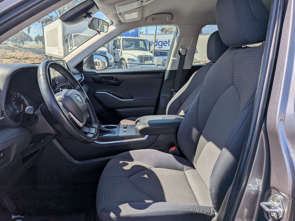 Thumbnail: 2024 Toyota Highlander - 15