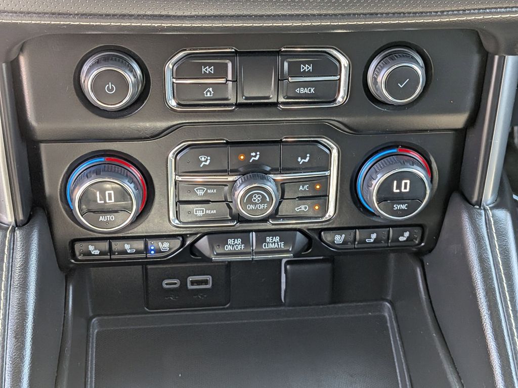 Thumbnail: 2023 Chevrolet Suburban - 21