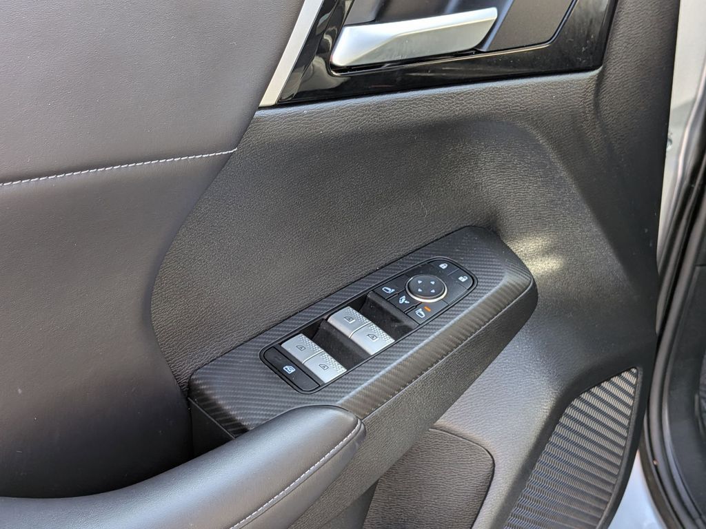 Thumbnail: 2024 Mitsubishi Outlander - 13