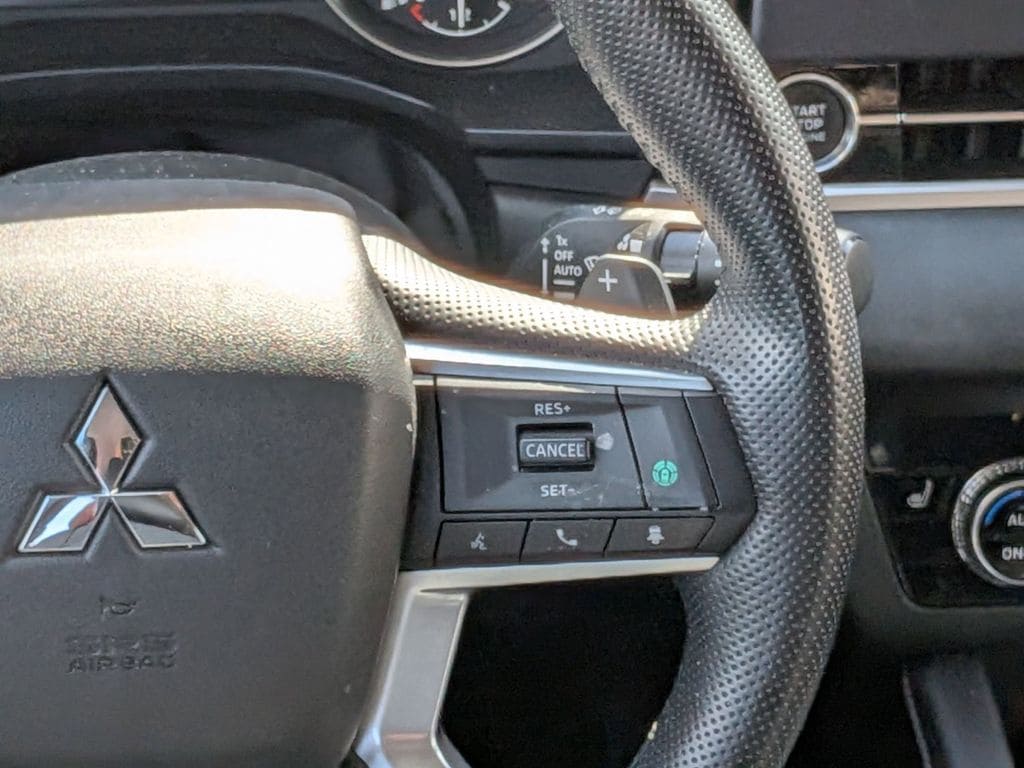 Thumbnail: 2024 Mitsubishi Outlander - 23