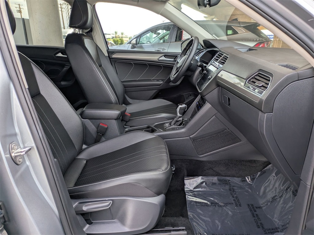 Thumbnail: 2024 Volkswagen Tiguan - 32