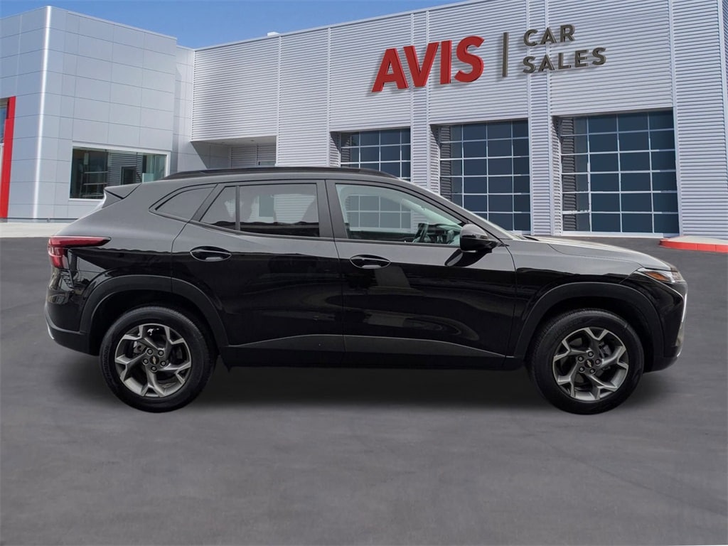 Thumbnail: 2025 Chevrolet Trax - 5