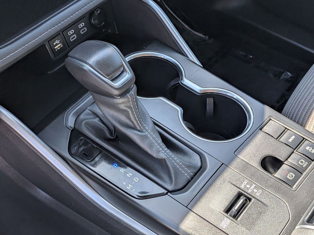 Thumbnail: 2024 Toyota Highlander - 20