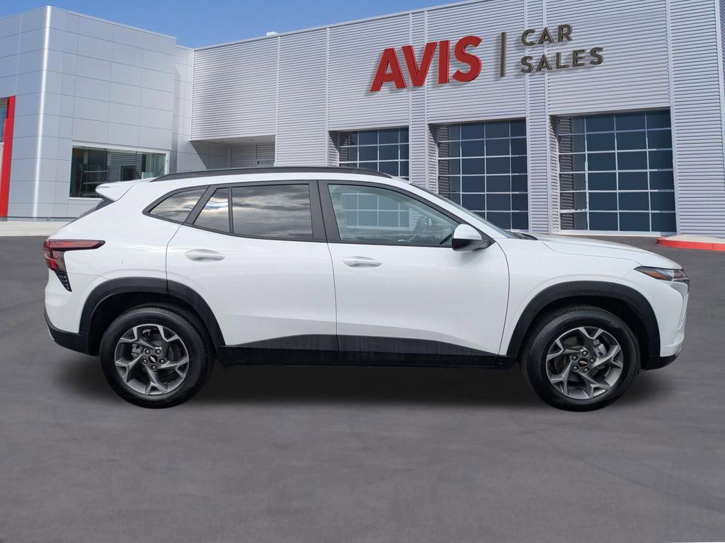 Thumbnail: 2025 Chevrolet Trax - 5