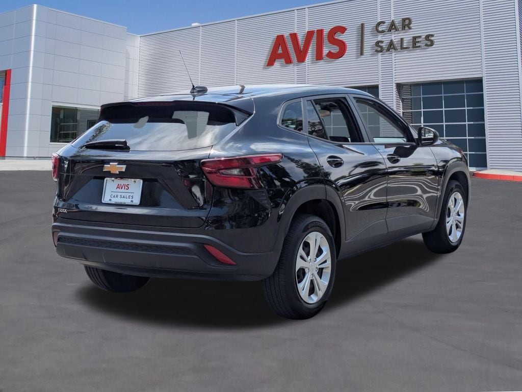 2025 Chevrolet Trax LS - Photo 6