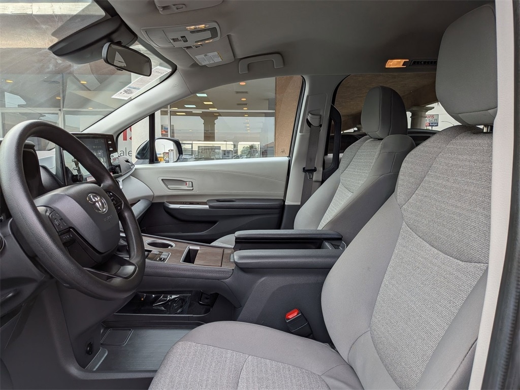 Thumbnail: 2024 Toyota Sienna - 15