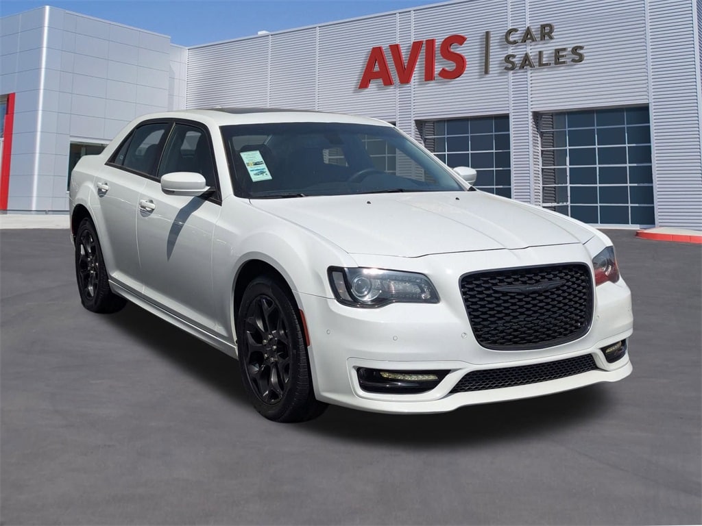 Thumbnail: 2022 Chrysler 300 - 3