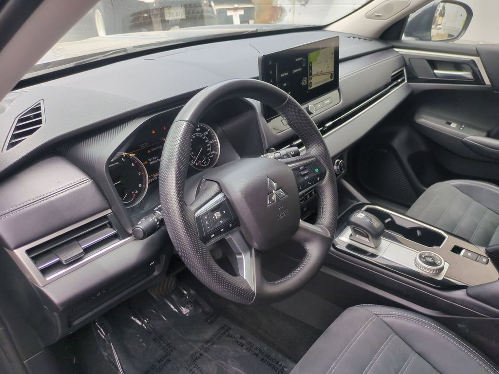Thumbnail: 2025 Mitsubishi Outlander - 13