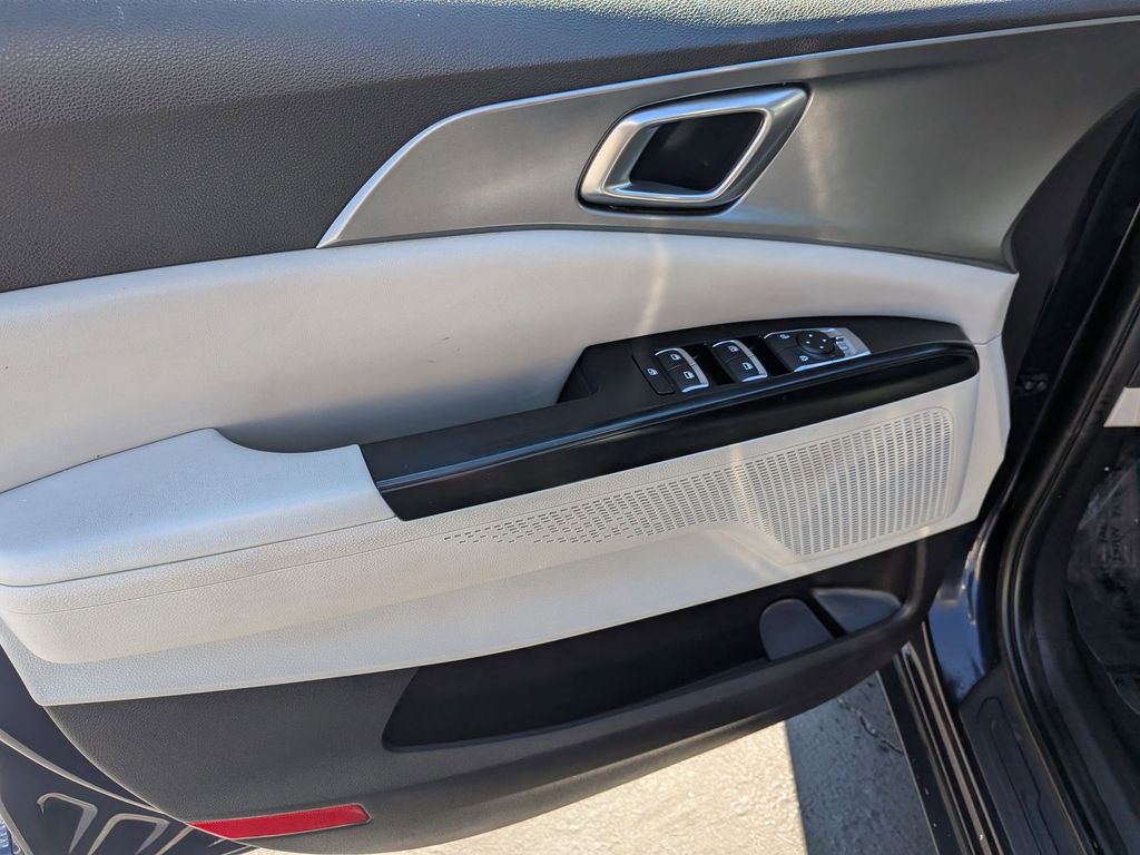 Thumbnail: 2024 Kia Carnival - 11