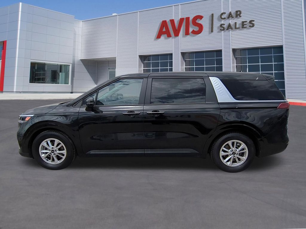 Thumbnail: 2023 Kia Carnival - 9