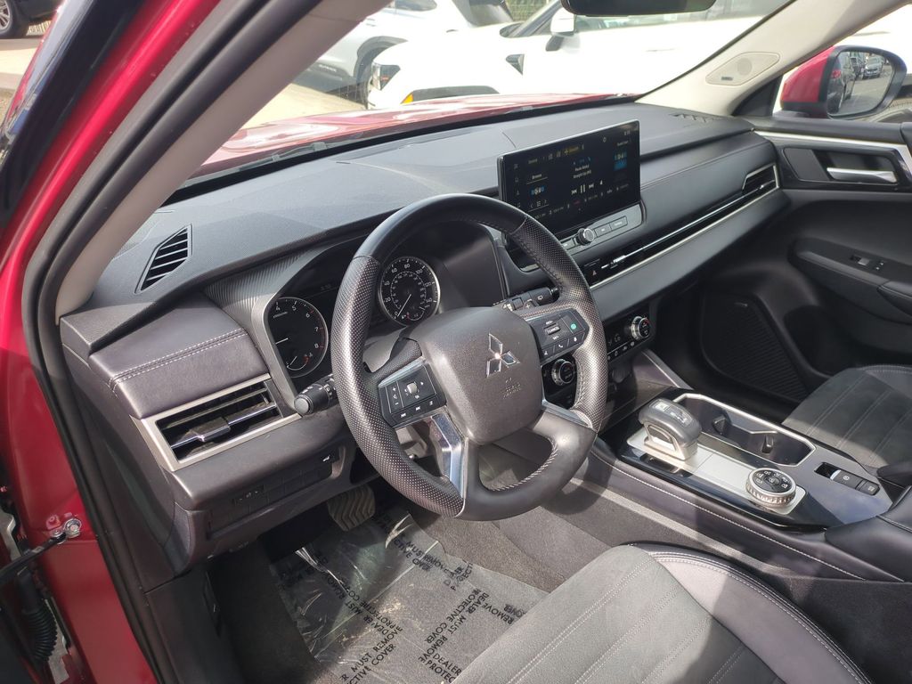 Thumbnail: 2025 Mitsubishi Outlander - 15