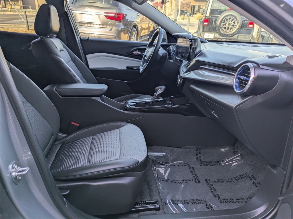 Thumbnail: 2025 Chevrolet Trax - 31