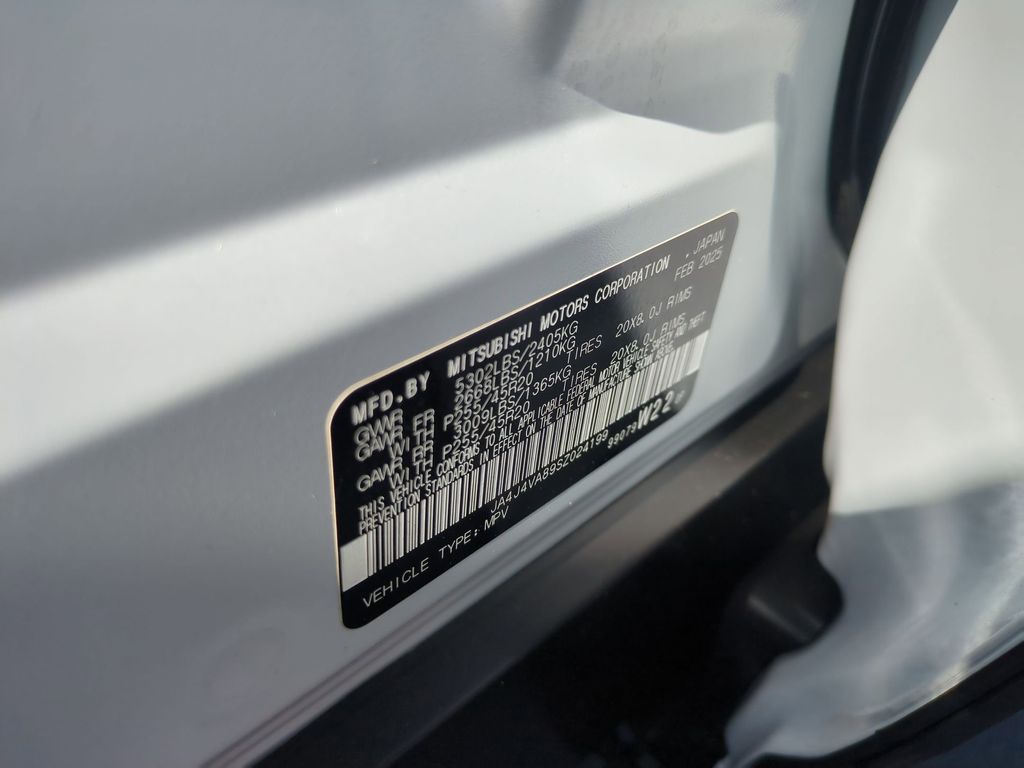 Thumbnail: 2025 Mitsubishi Outlander - 36