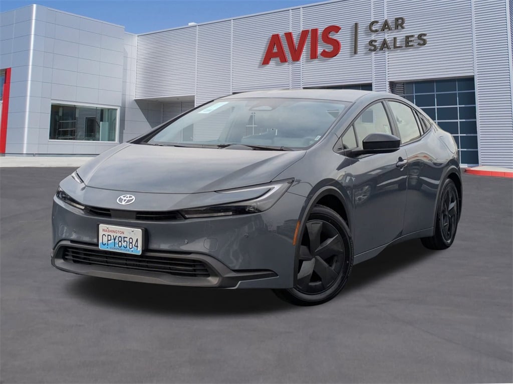 2025 Toyota Prius LE's photo