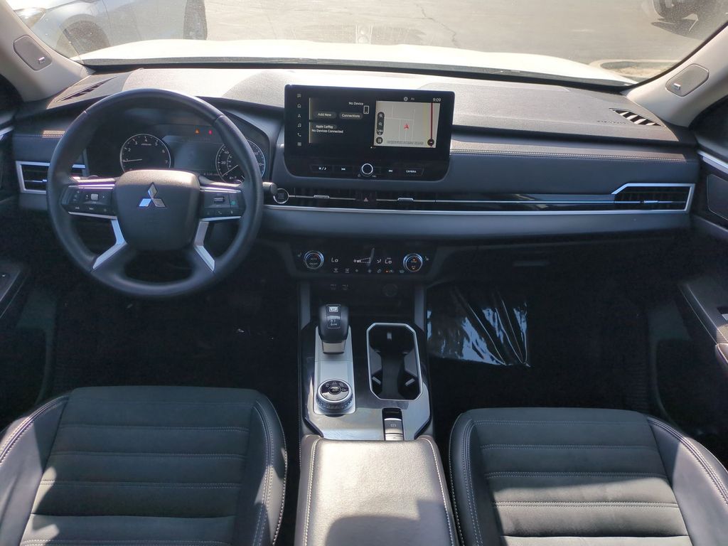 Thumbnail: 2025 Mitsubishi Outlander - 25