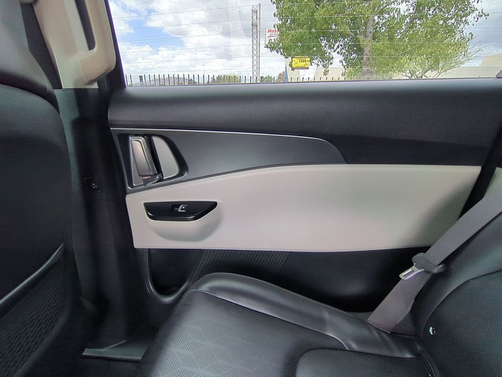 Thumbnail: 2023 Kia Carnival - 24