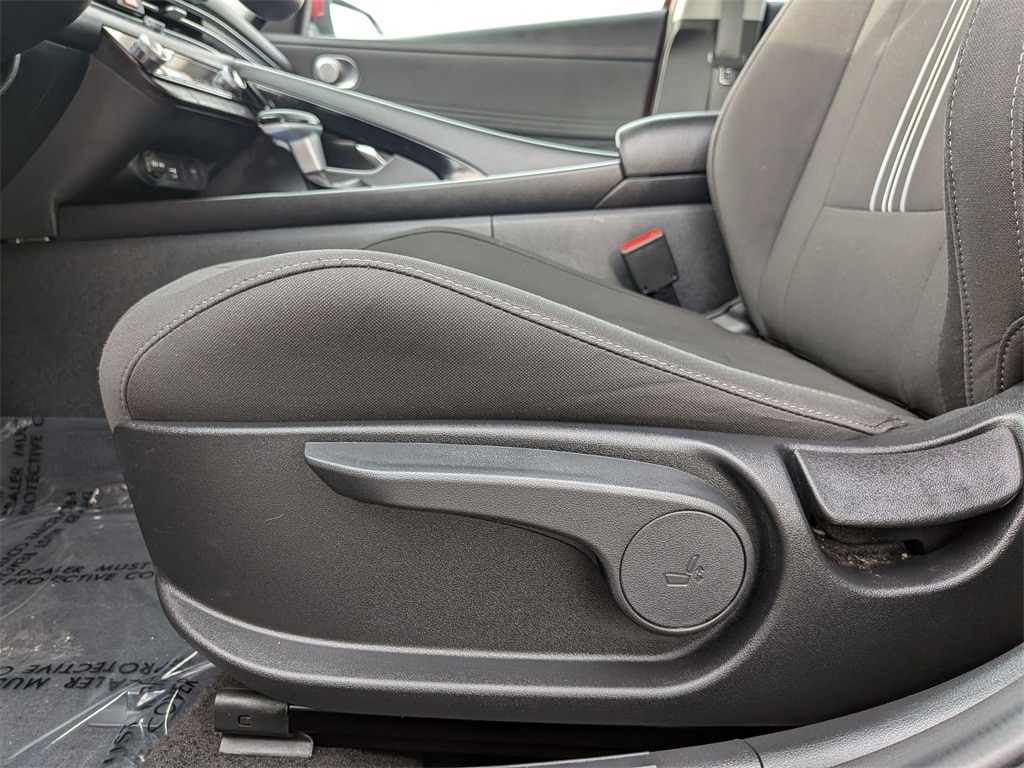 Thumbnail: 2025 Hyundai Elantra - 16