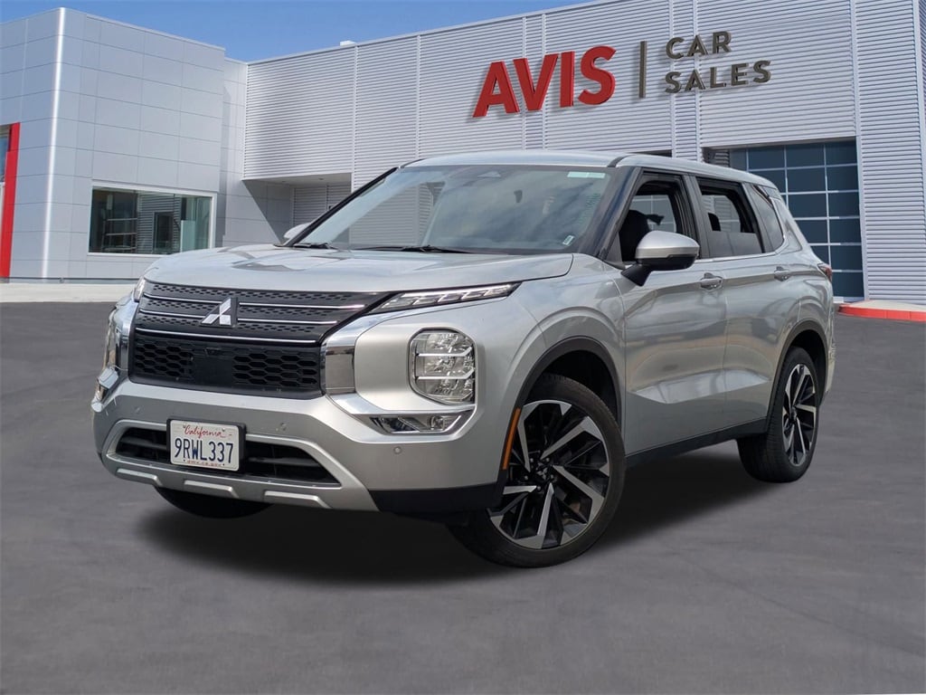 2024 Mitsubishi Outlander SE's photo