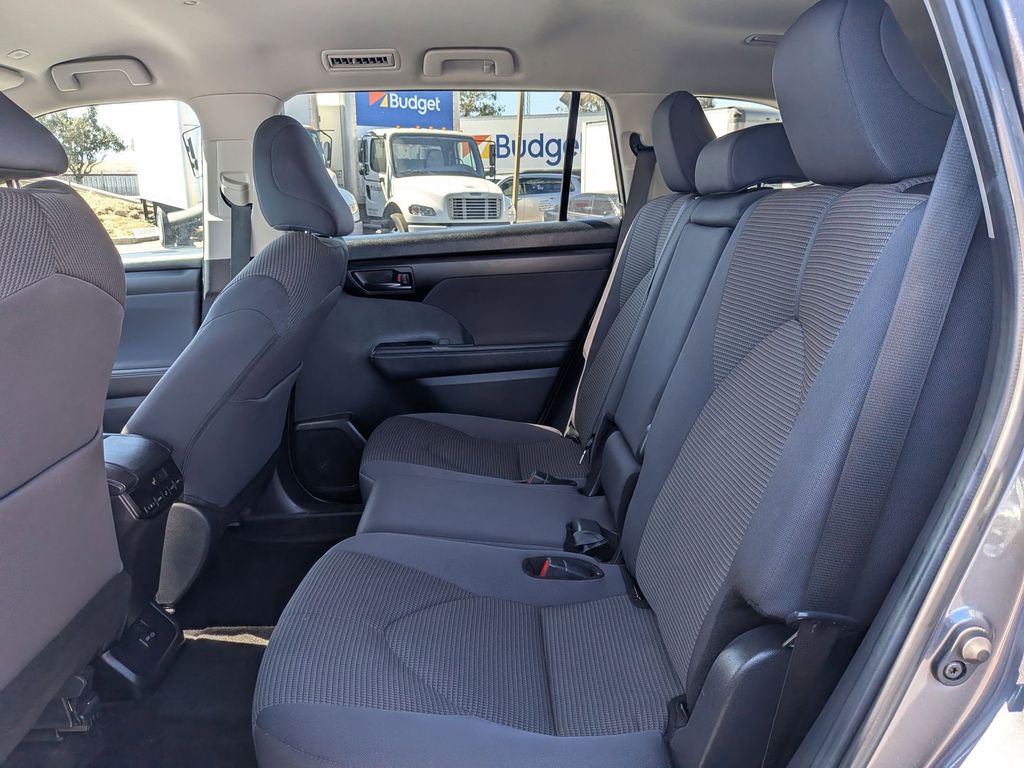 Thumbnail: 2024 Toyota Highlander - 27