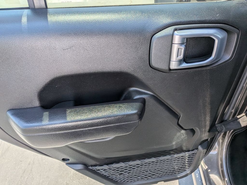 2023 Jeep Wrangler 4-Door Rubicon - Photo 25