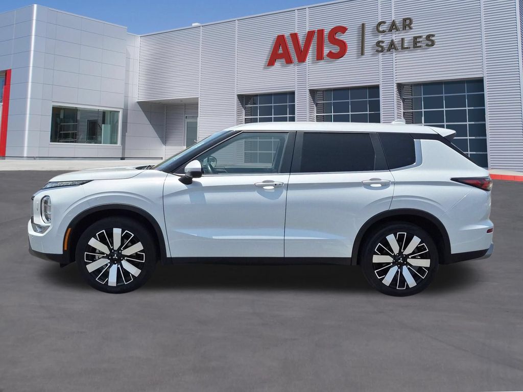 Thumbnail: 2025 Mitsubishi Outlander - 10
