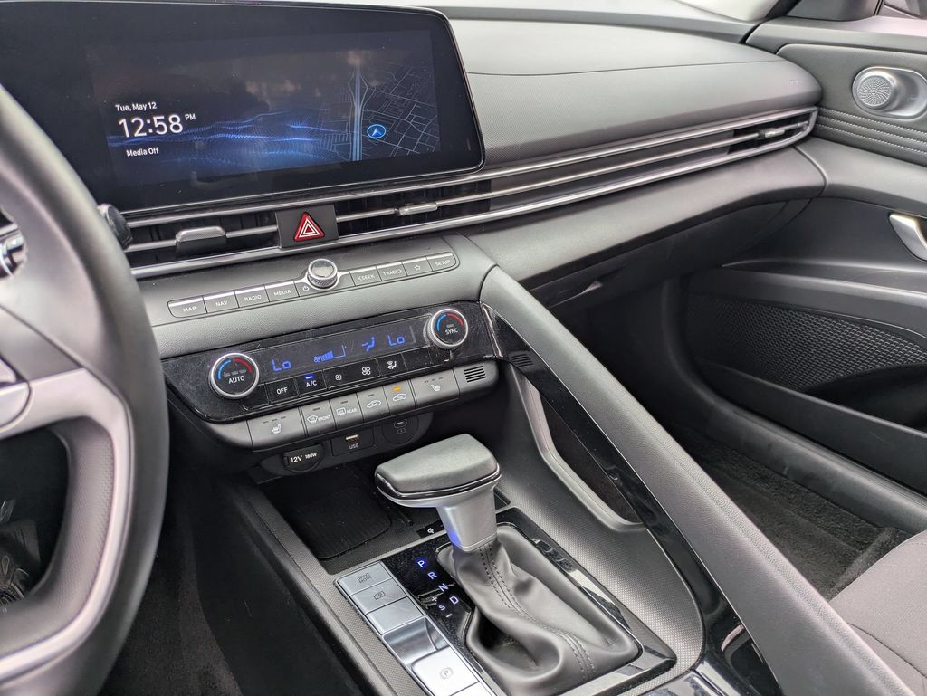 2025 Hyundai Elantra SEL - Photo 20
