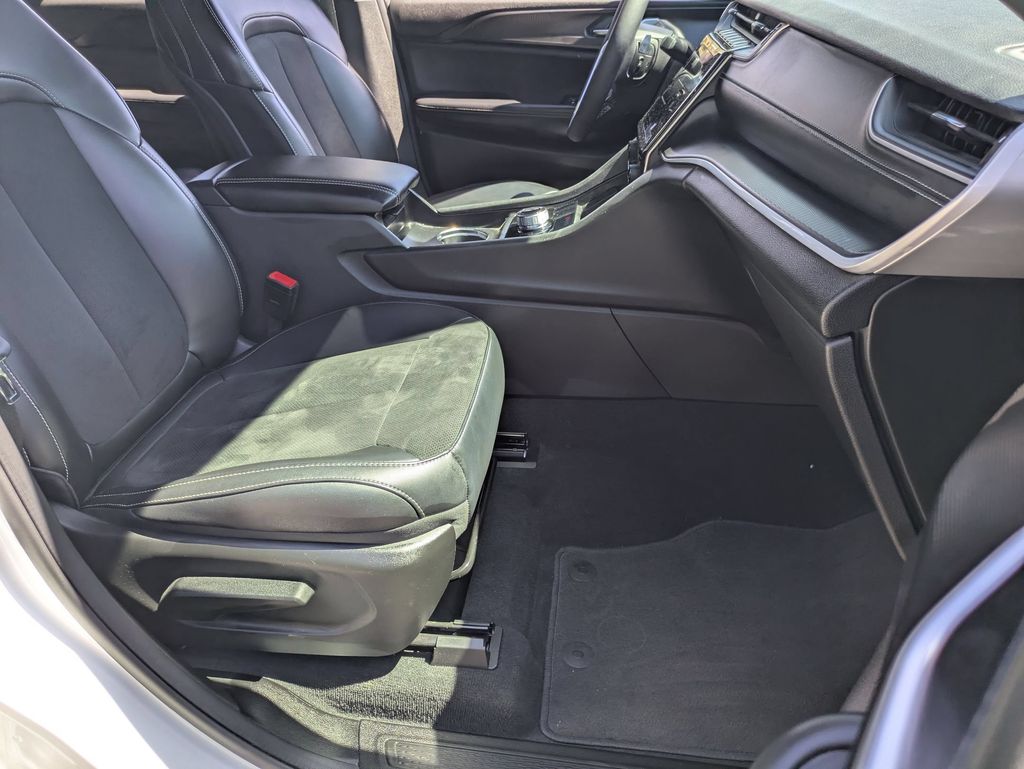 2025 Jeep Grand Cherokee Altitude - Photo 28