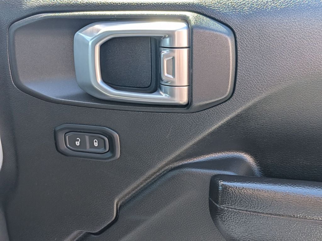 Thumbnail: 2025 Jeep Wrangler - 35