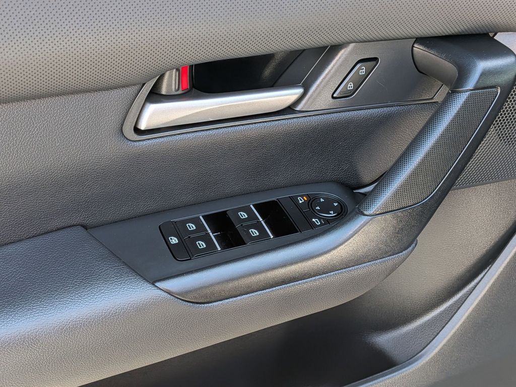 Thumbnail: 2025 Mazda CX-50 - 13