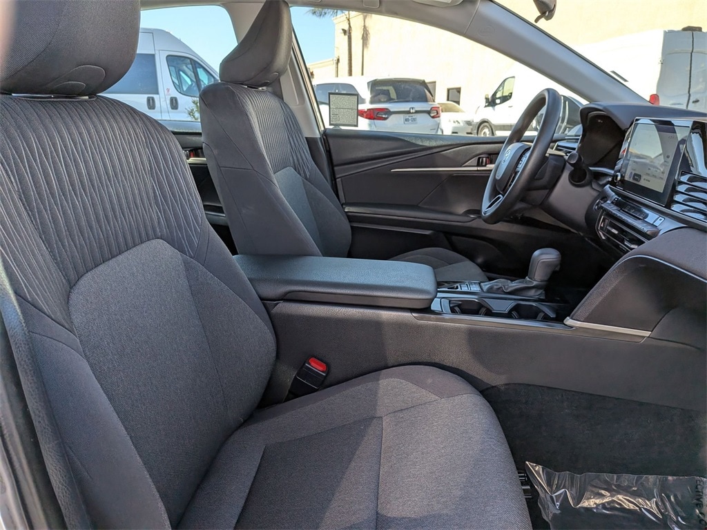 Thumbnail: 2025 Toyota Camry - 28