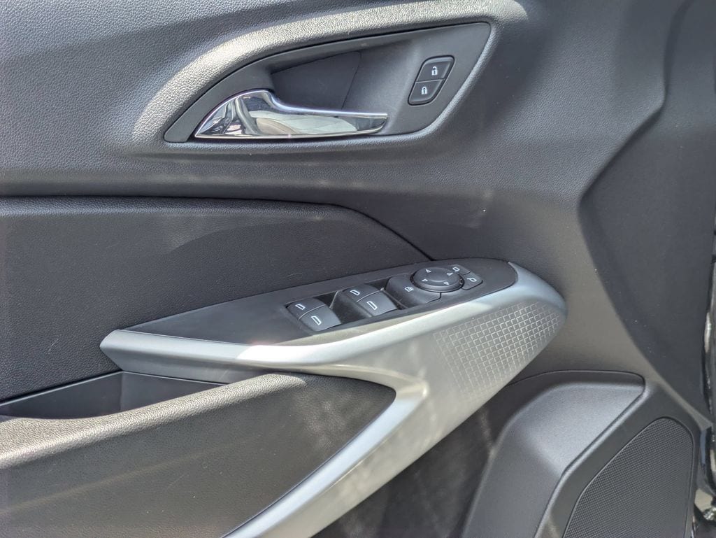 2025 Chevrolet Trax LS - Photo 16