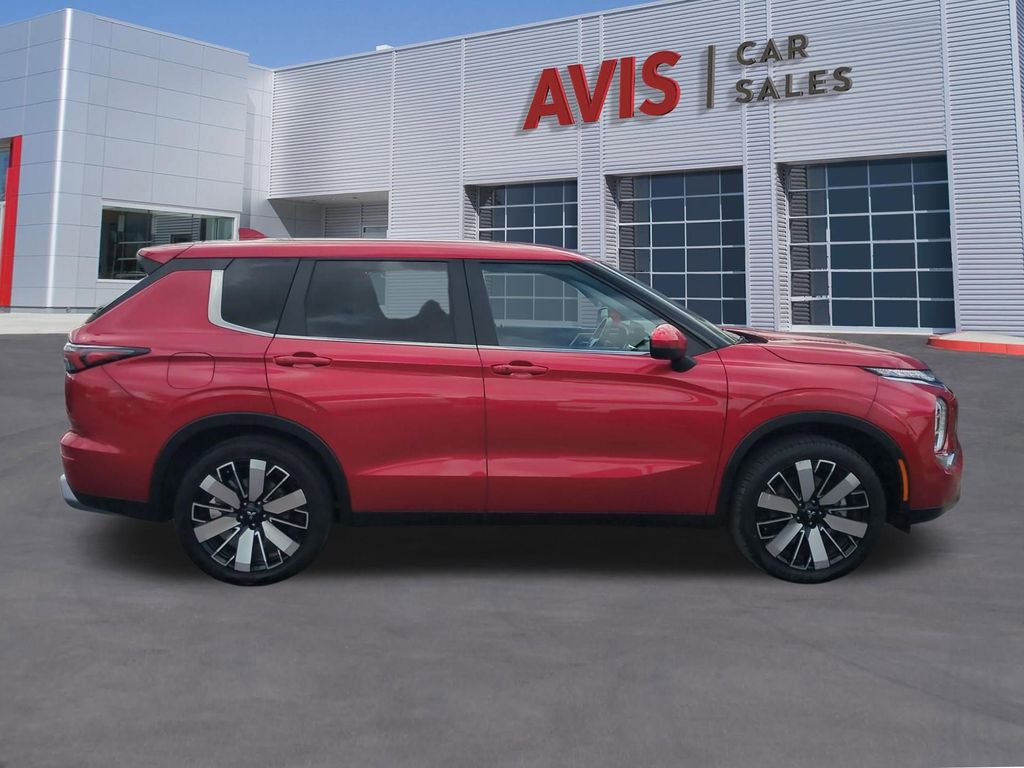 Thumbnail: 2025 Mitsubishi Outlander - 5