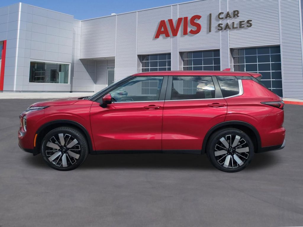 Thumbnail: 2025 Mitsubishi Outlander - 10