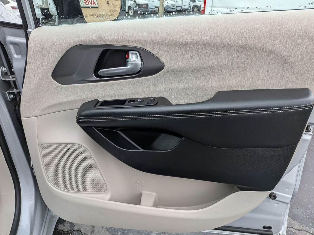 Thumbnail: 2024 Chrysler Pacifica - 31