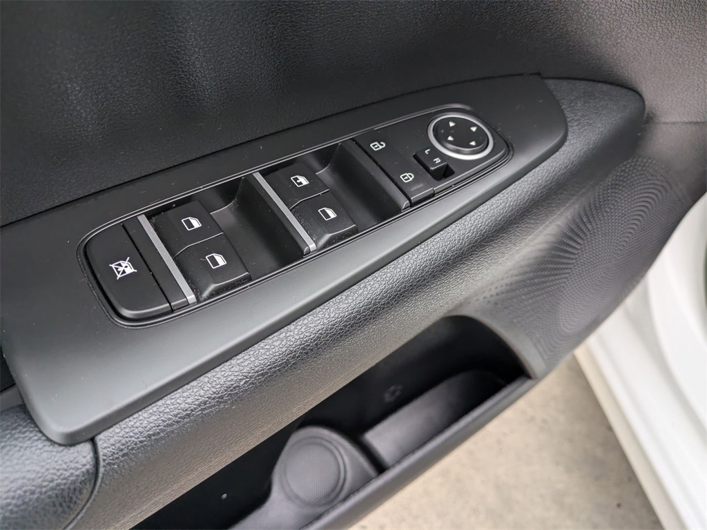 Thumbnail: 2024 Kia Forte - 13