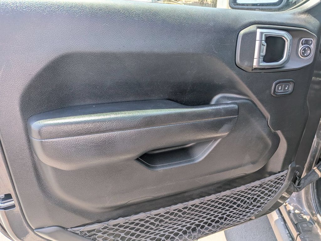2023 Jeep Wrangler 4-Door Rubicon - Photo 11