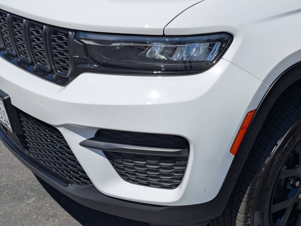 2025 Jeep Grand Cherokee Altitude - Photo 11