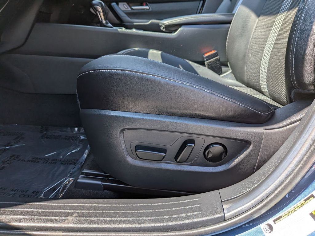 Thumbnail: 2025 Mazda CX-50 - 16